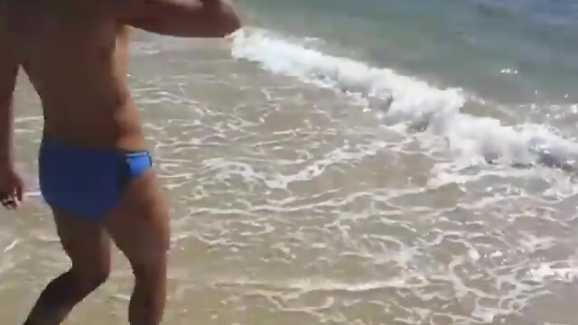 See hot guys in Speedos