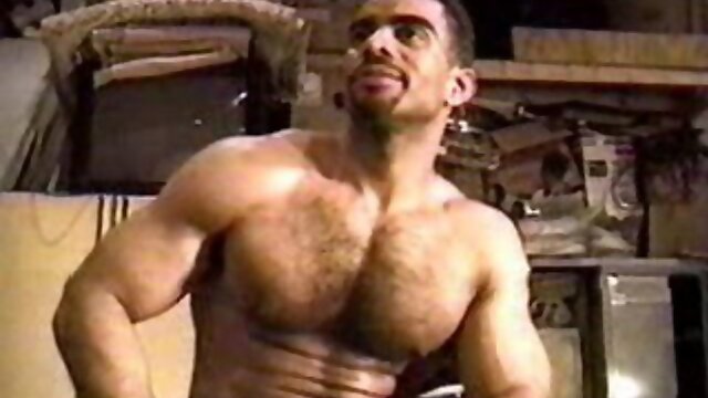 Photographer sucks manly cock