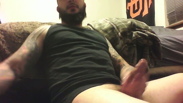 Str8 arab jerk watching his porn ll