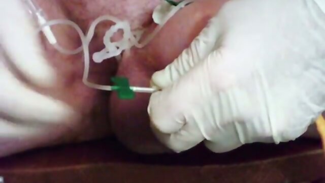 Saline Infusion in meinem Sack