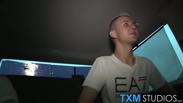Jake Richards loves to fuck threeway and swallow big