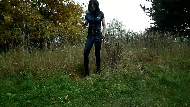 Sandralein33 Smoking Police Woman in Lack Leggins