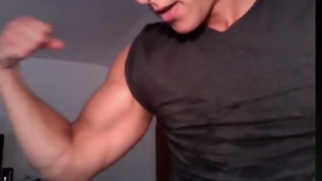 Muscled Stud Strips and Wanks on Webcam