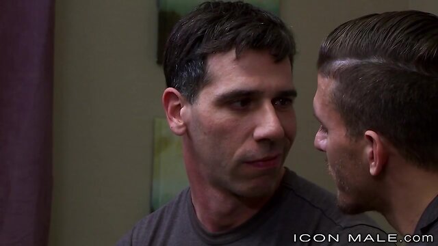 IconMale Young Stud Like To Fuck Them Daddies