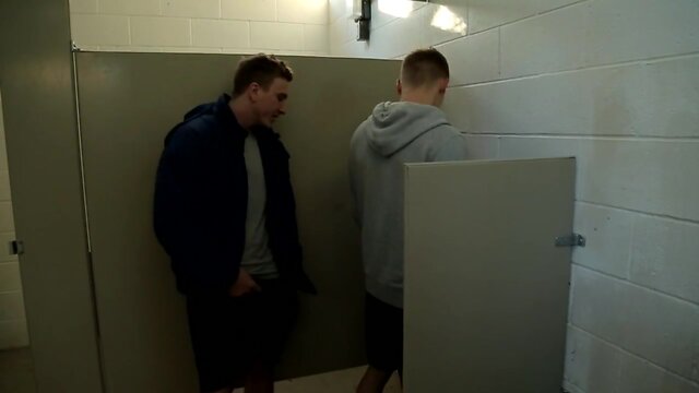 NextDoorBuddies Tom Faulk Exposes Pecker in Public