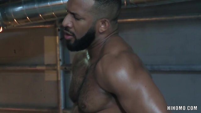 Interracial gay sex with muscly men