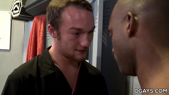 Interracial gay fuck in the locker room