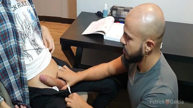 Petrick garcia dá aula sobre prazer anal para norman