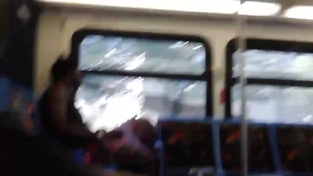 Fazendo boquete no onibus [ brasilselvagens..br ]