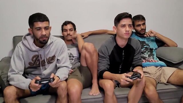 Reunir os amigos para jogar videogame e acabou em