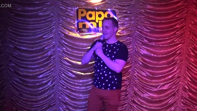 Stripper total de yuri gaucho em festa do papomix