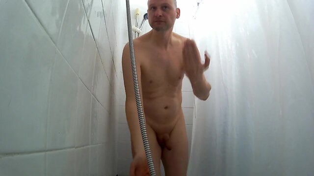 Kudoslong in shower shaves his little flaccid prick and