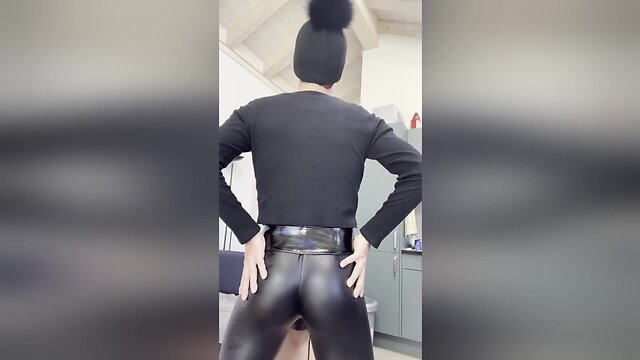 Katwinka gets his dick sucked and eats daddy slaves cum