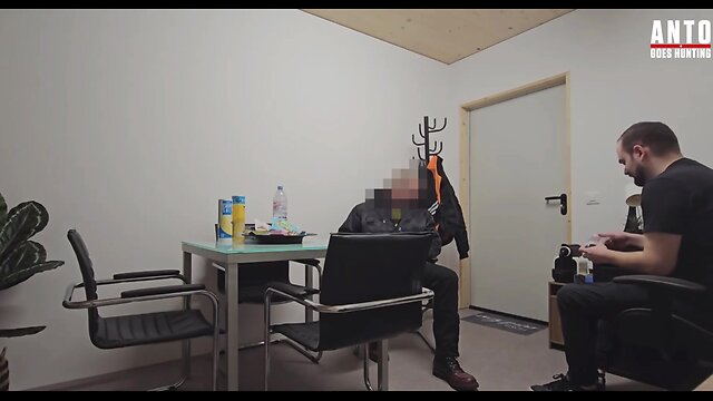 Security guard seduced - cumshot amateur reality