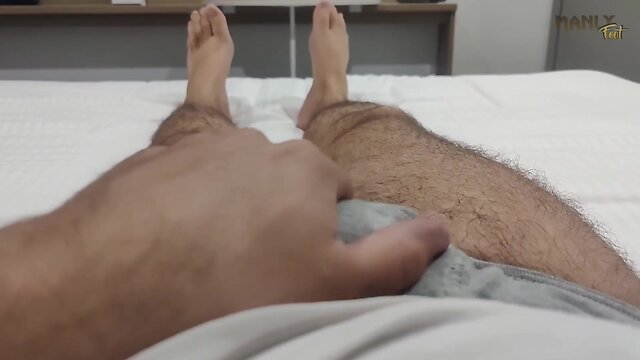 Escaping into foot fantasy dreams while at work: a