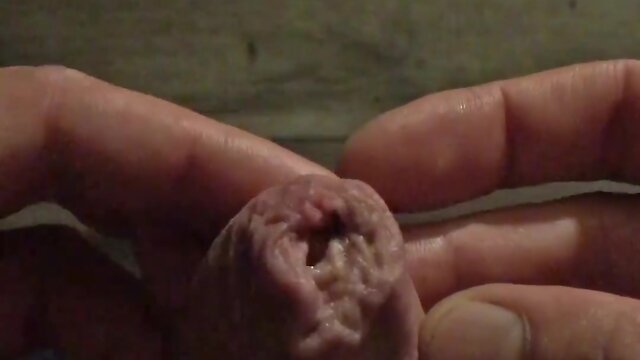 bigcockmanforeskin: solo close-up playing with my