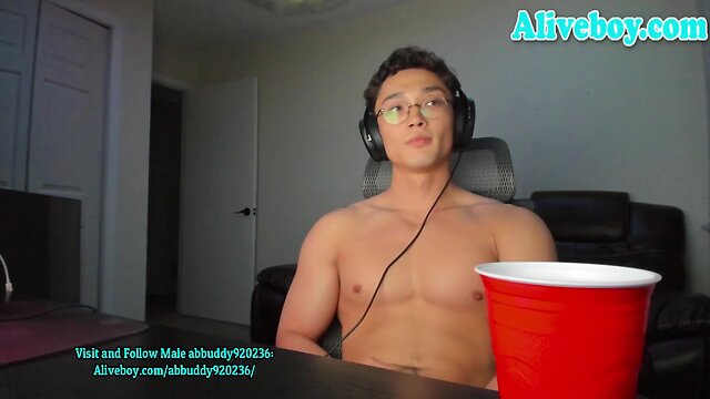 Amateur korean jock strokes his muscle with glasses on