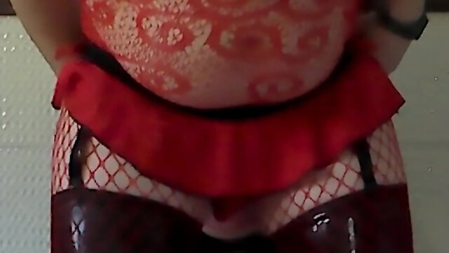 Amateur crossdresser anal stretching training in a mini