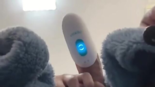 Stunning asian solo: xhtxszl masturbates with big cock