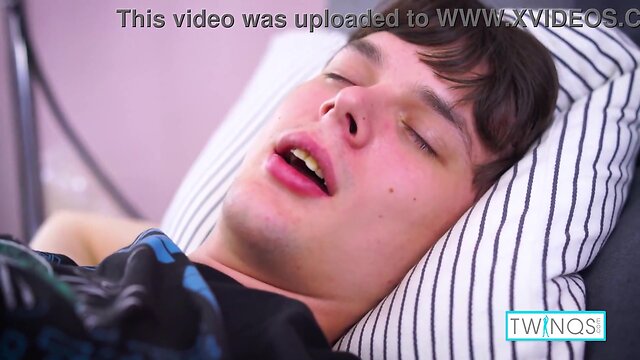 Two horny and sexy twinks can’t live without fucking,